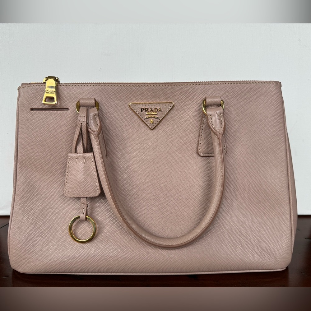 Sold ❌Prada Galleria Saffiano leather Medium